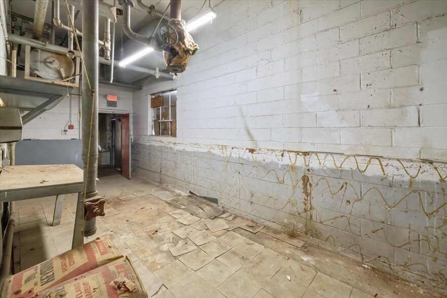 More Photos Of 15 Harold St, Westwood Manufacturing For Sale