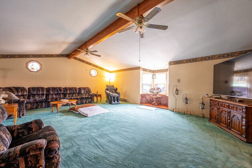 More Photos Of 608 N Chestnut St, Derry Restaurant For Sale