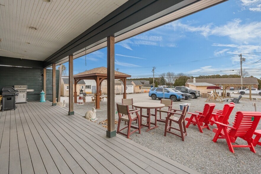 More Photos Of 1960 E Main Rd, Portsmouth Freestanding For Sale