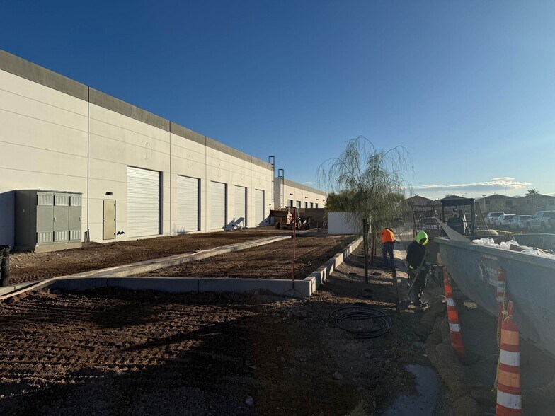 More Photos Of 930-938 Empire Mesa Way, Henderson Warehouse For Lease