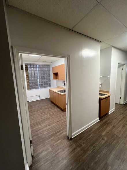 More Photos Of 1719 W 18th St, Chicago Storefront Retail Residential For Lease