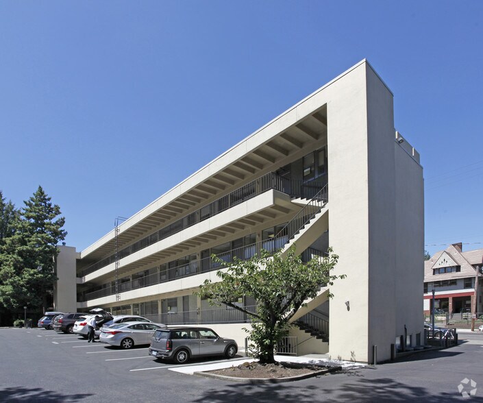 Primary Photo Of 2250 NW Flanders St, Portland Medical For Lease