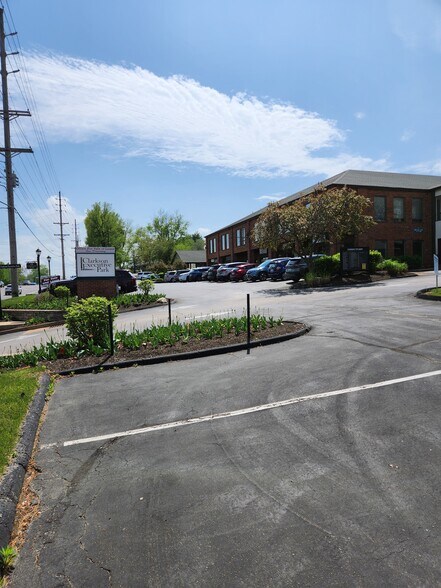 More Photos Of 101-279 Clarkson Executive Park, Ellisville Office For Lease