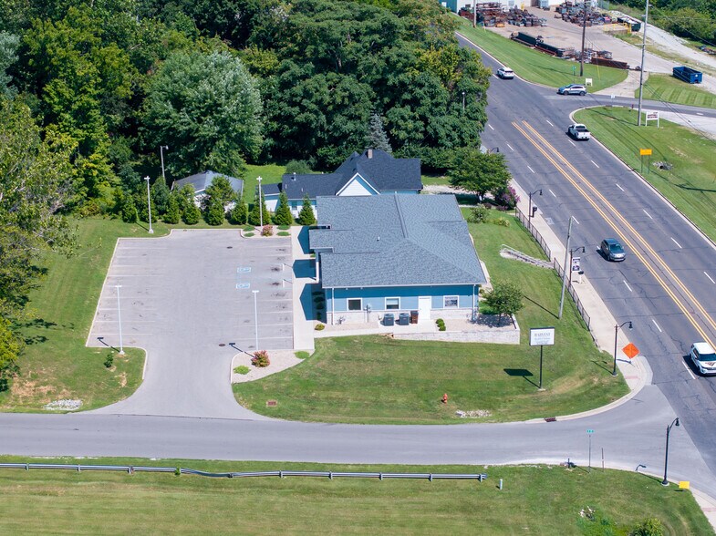 More Photos Of 2221 John Williams Blvd, Bedford Office For Sale