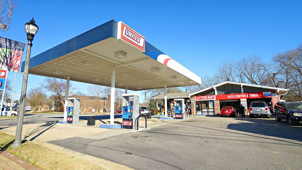More Photos Of 302 N Main St, Fuquay-Varina Convenience Store For Lease