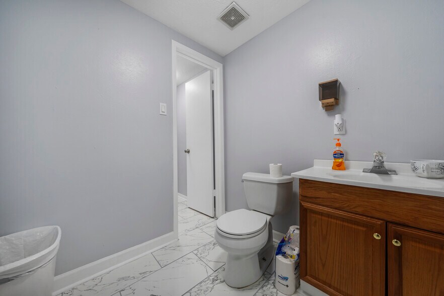 More Photos Of 2815 N Main St, Baytown Office Residential For Sale