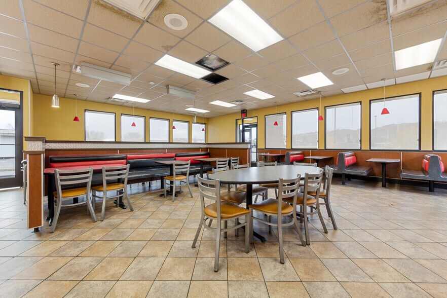 More Photos Of 101 W Lind St, Mankato Fast Food For Sale