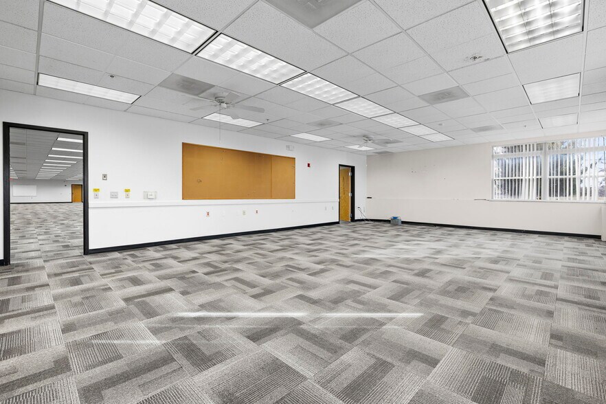 More Photos Of 4240 S Lees Summit Rd, Independence Office For Lease