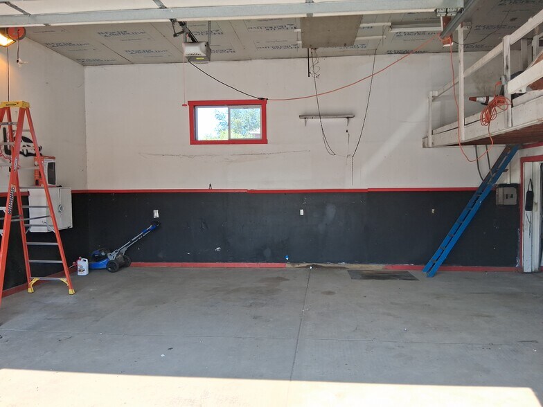 More Photos Of 3853 S Park Ave, Buffalo Auto Dealership For Lease