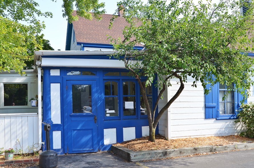 More Photos Of 6655 N Green Bay Ave, Glendale Restaurant For Sale