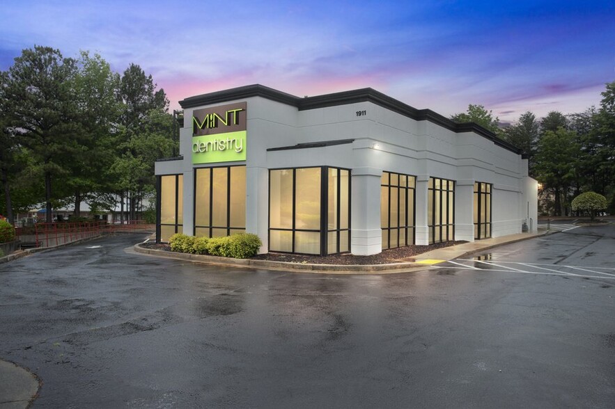 Primary Photo Of 1911 NW Vaughn Rd N, Kennesaw Fast Food For Sale