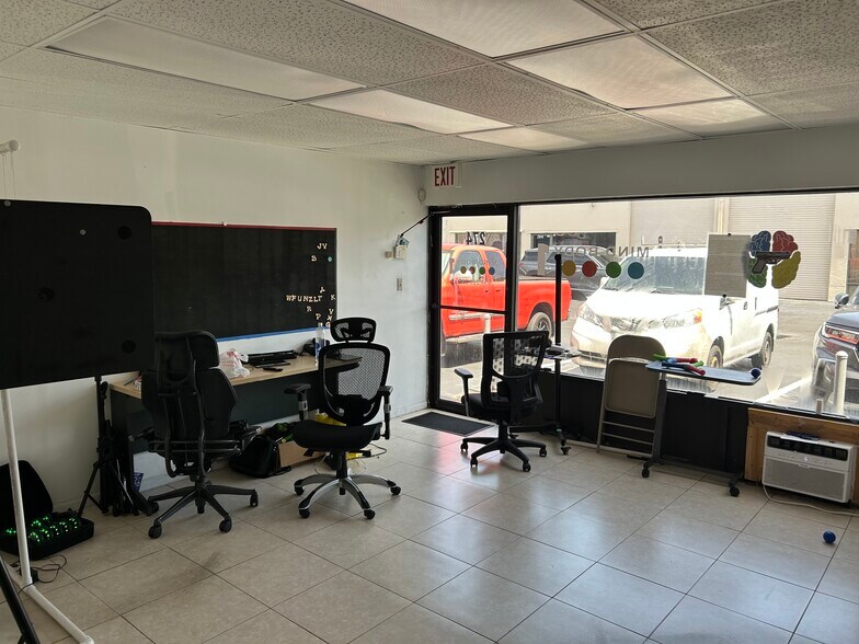 More Photos Of 214 S Military Trl, Deerfield Beach Warehouse For Lease