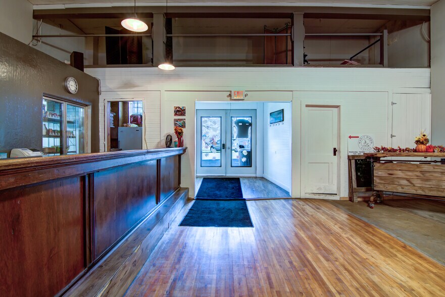 More Photos Of 115 Diamond St N, Ridgeland General Retail For Sale