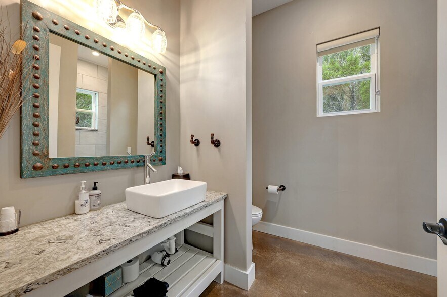 More Photos Of 7400 McGregor Ln, Dripping Springs Hotel For Sale
