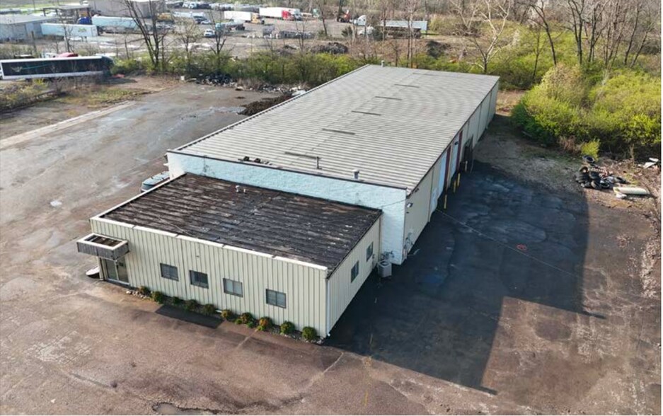 More Photos Of 2975 Symmes Rd, Fairfield Warehouse For Lease