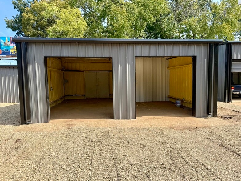 More Photos Of 1622 W Front St, Tyler Industrial For Sale