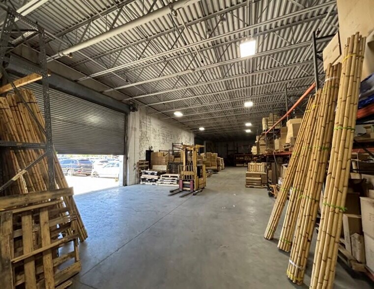 More Photos Of 1064 Babylon Farmingdale Rd, Lindenhurst Warehouse For Lease