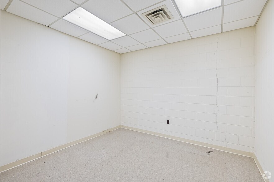 More Photos Of 101 E City Point Rd, Hopewell Bank For Sale