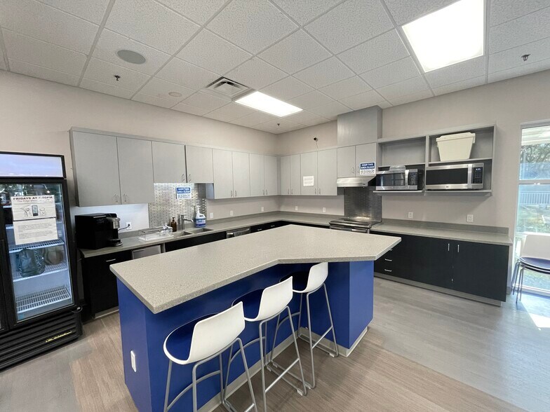 More Photos Of 7525 NW 4th Blvd, Gainesville Medical For Lease