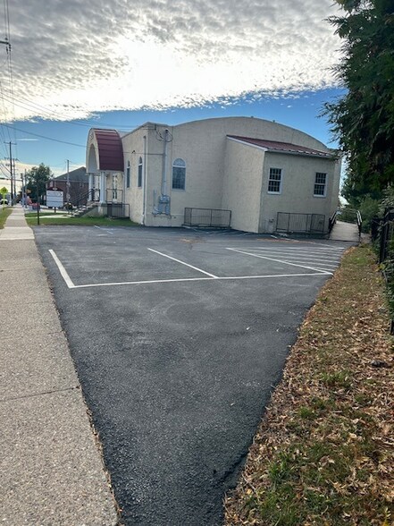 More Photos Of 920 West Chester Pike, Havertown Office For Lease