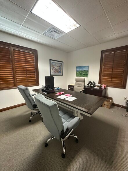 More Photos Of 6628 Bryant Irvin Rd, Fort Worth Office For Sale