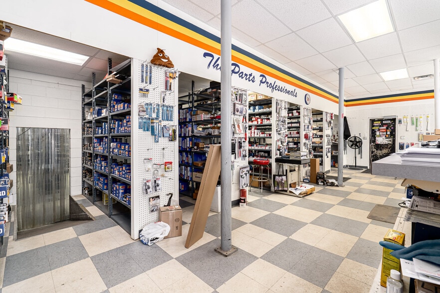 More Photos Of 3958 Cane Run Rd, Louisville Freestanding For Sale