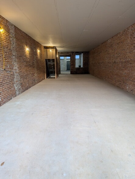More Photos Of 12 S Market St, Troy Storefront Retail Office For Lease