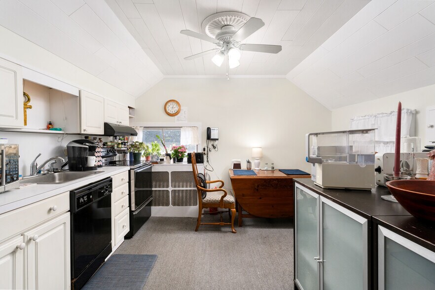 More Photos Of 94 E Montauk Hwy, Hampton Bays General Retail For Sale