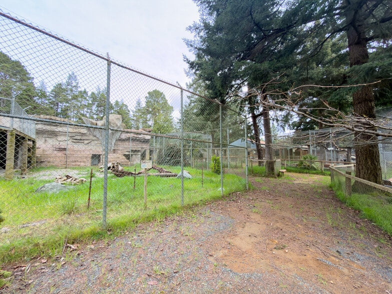 More Photos Of 46914 US-101, Bandon General Retail For Sale