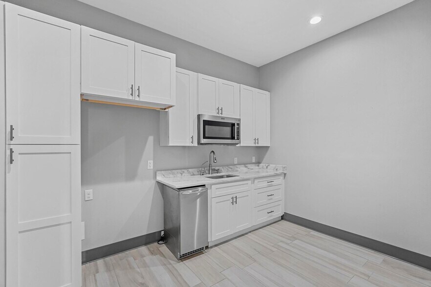 More Photos Of 8212 Liberty Grove Rd, Rowlett Medical For Sale