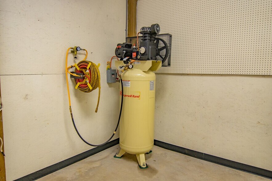 More Photos Of 1260 Dixons Run Rd, Triadelphia Warehouse For Sale