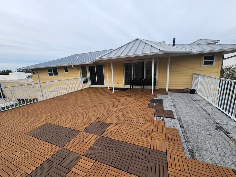 More Photos Of 2105 Drew St, Clearwater Office For Sale