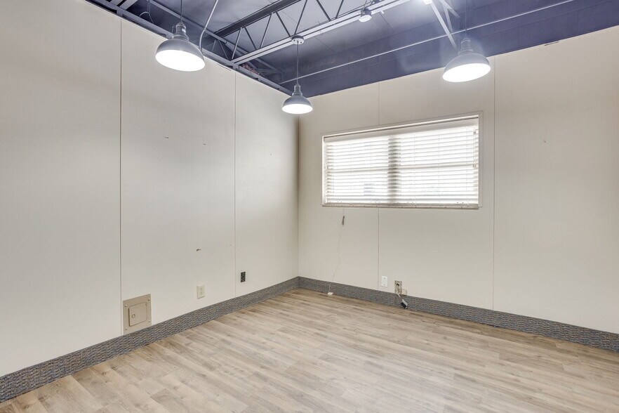 More Photos Of 1212 W El Paso St, Fort Worth Loft Creative Space For Lease