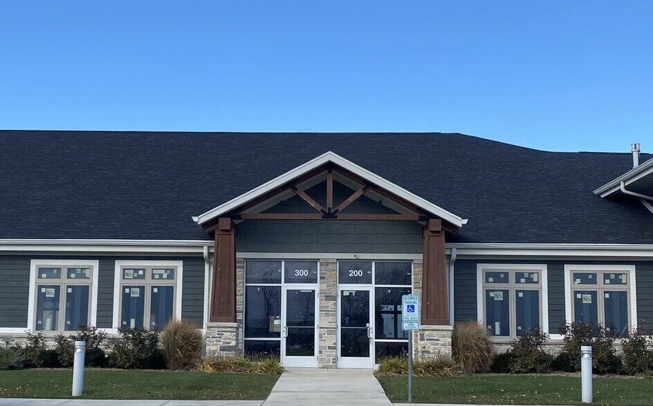 More Photos Of W248N5233 Executive Dr, Sussex Medical For Lease