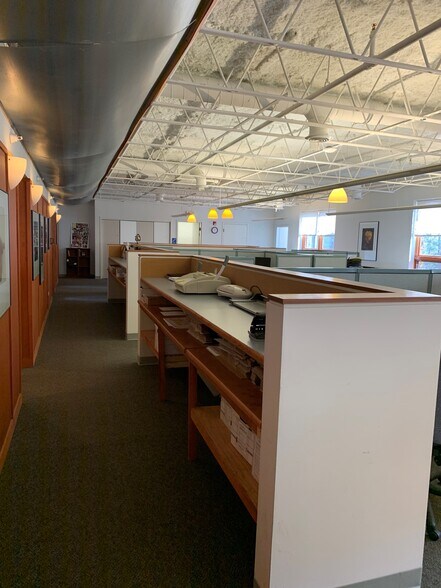 More Photos Of 103 Schelter Rd, Lincolnshire Loft Creative Space For Lease