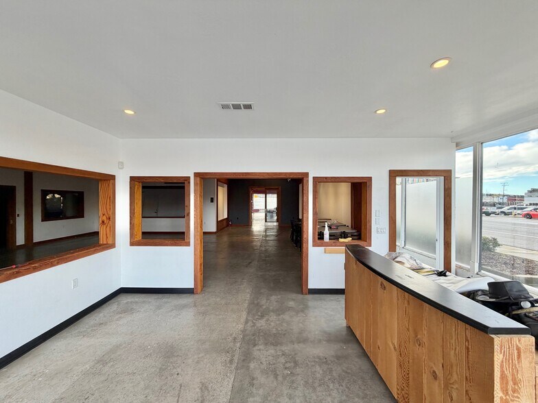 More Photos Of 2029 Broadway St, Eureka Storefront Retail Office For Sale