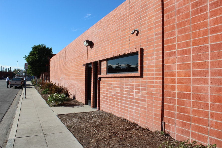 More Photos Of 4201 W Vanowen Pl, Burbank Light Distribution For Lease