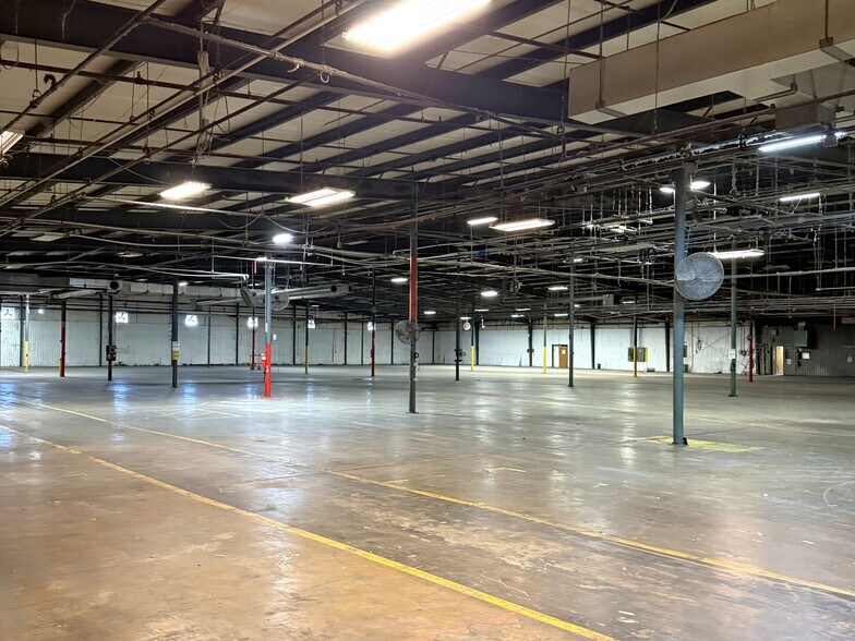 More Photos Of 450 W Polk St, Bartow Warehouse For Lease