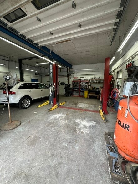 More Photos Of 821 N Tuckahoe Rd, Williamstown Auto Repair For Sale