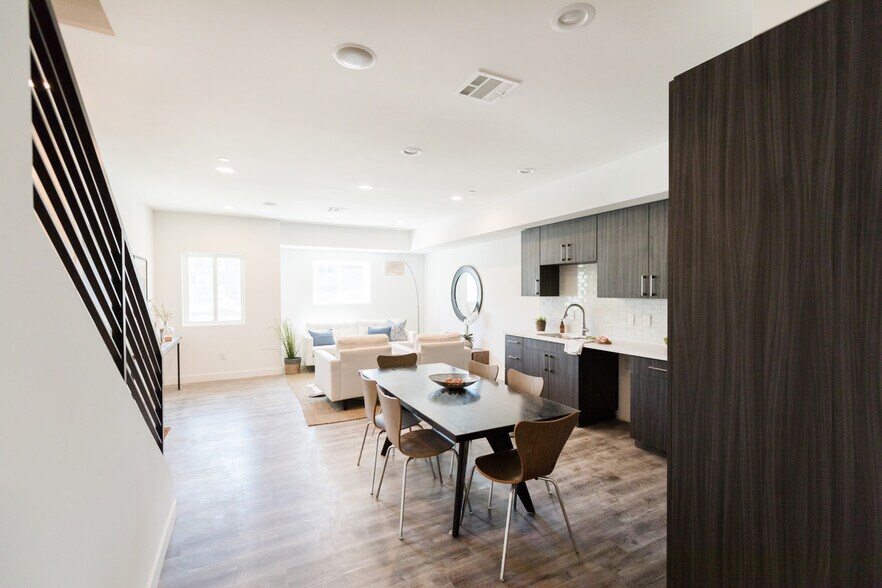 More Photos Of 14827 W Victory Blvd, Van Nuys Apartments For Sale