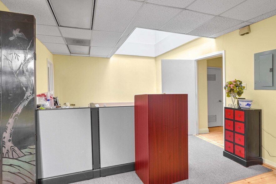 More Photos Of 1420 Prince St, Alexandria Office For Sale