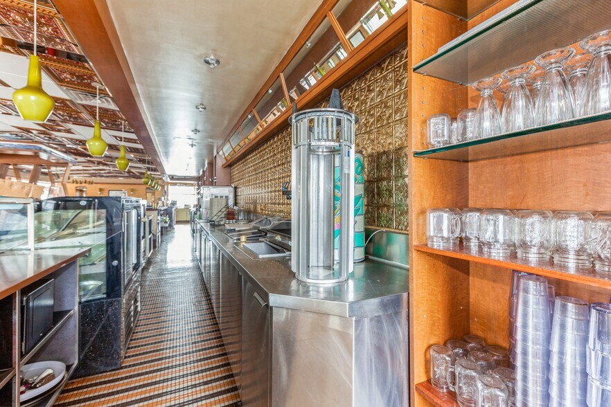 More Photos Of 4011 Hempstead Tpke, Bethpage Restaurant For Sale