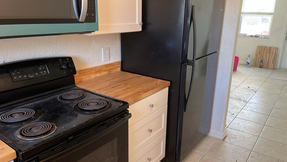 More Photos Of 1634 W 26th Ct, Riviera Beach Apartments For Sale
