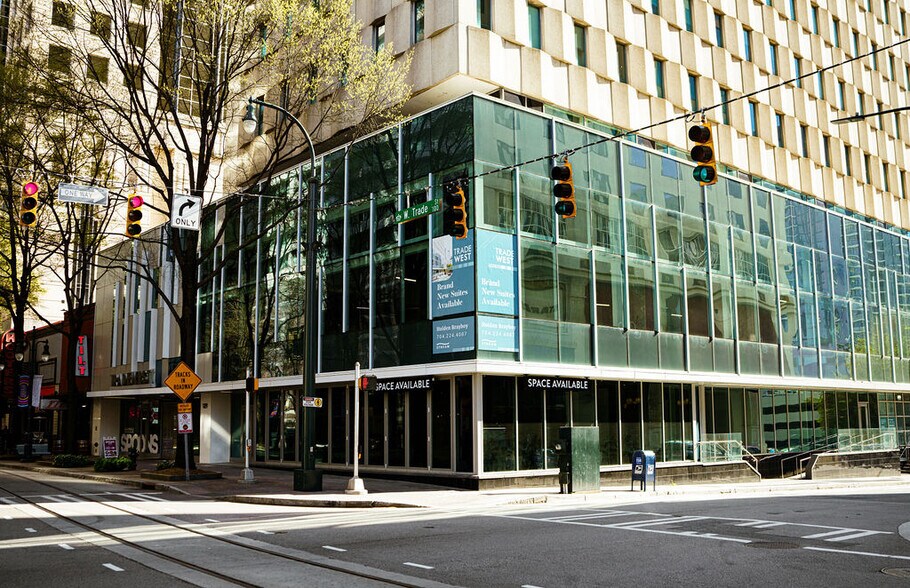 More Photos Of 129 W trade St, Charlotte Office For Lease
