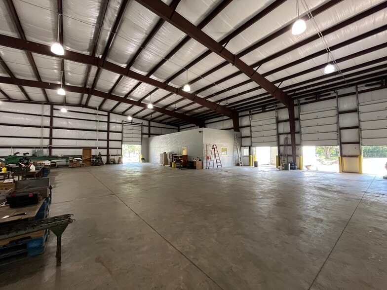 More Photos Of 2400 W Herman St, Pensacola Warehouse For Sale