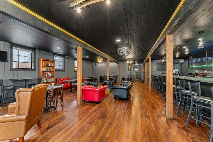 More Photos Of 2039 Redwood Ave, Grants Pass Restaurant For Sale