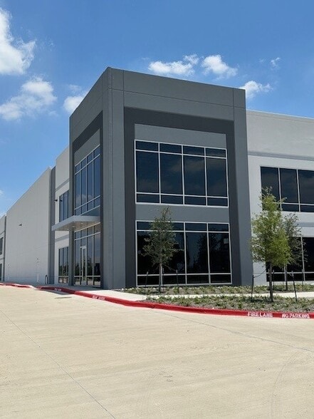 More Photos Of 8101 Corporate Way, Frisco Showroom For Lease