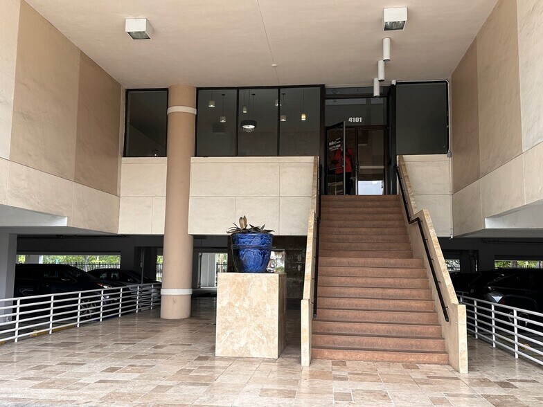 More Photos Of 4101 NW 3rd Ct, Plantation Medical For Lease