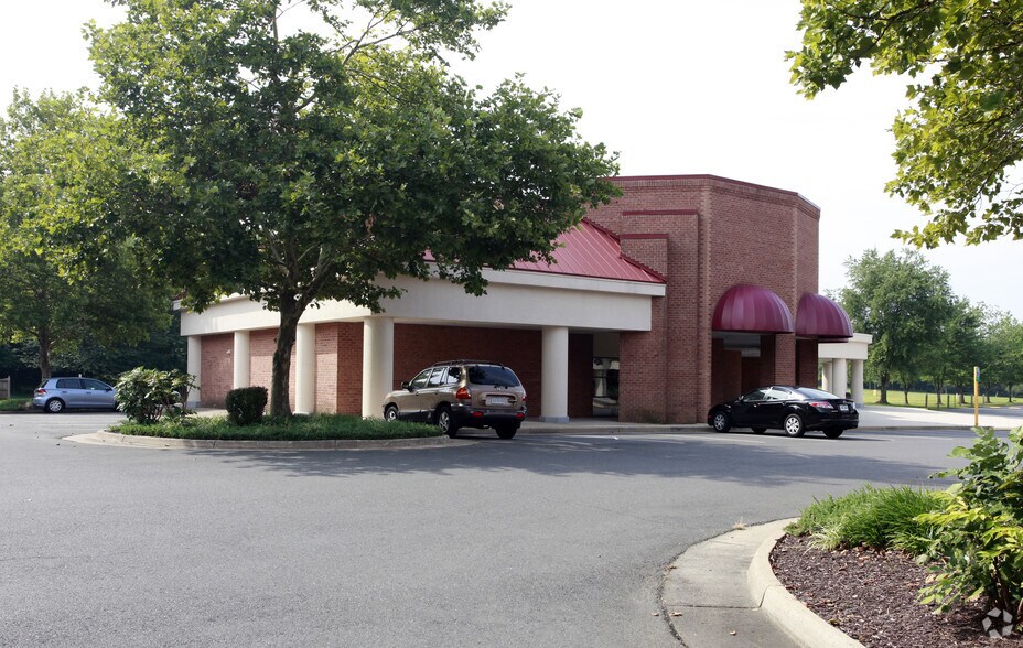 More Photos Of 5381-5513 Mapledale Plz, Woodbridge Unknown For Lease