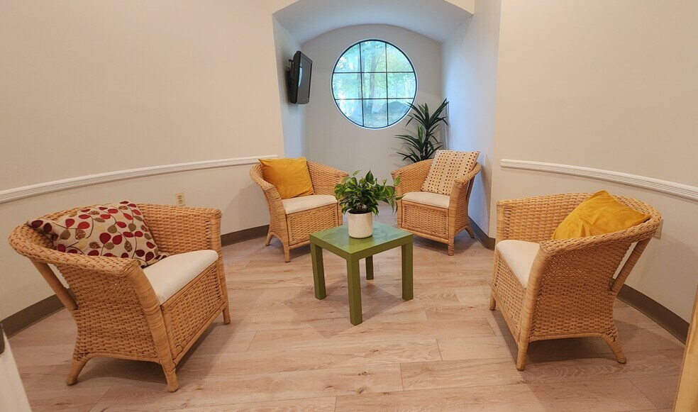 More Photos Of 166 Bunn Dr, Princeton Medical For Lease